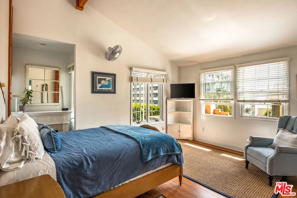 41 Vicente Terrace Santa Monica, CA 90401
