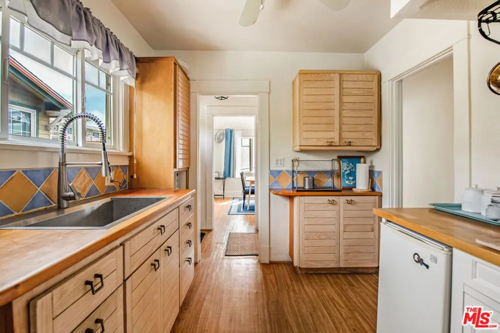 41 Vicente Terrace Santa Monica, CA 90401