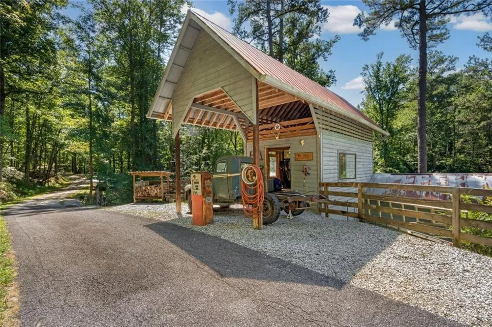 25 Clayton Chester Road Dawsonville, GA 30534