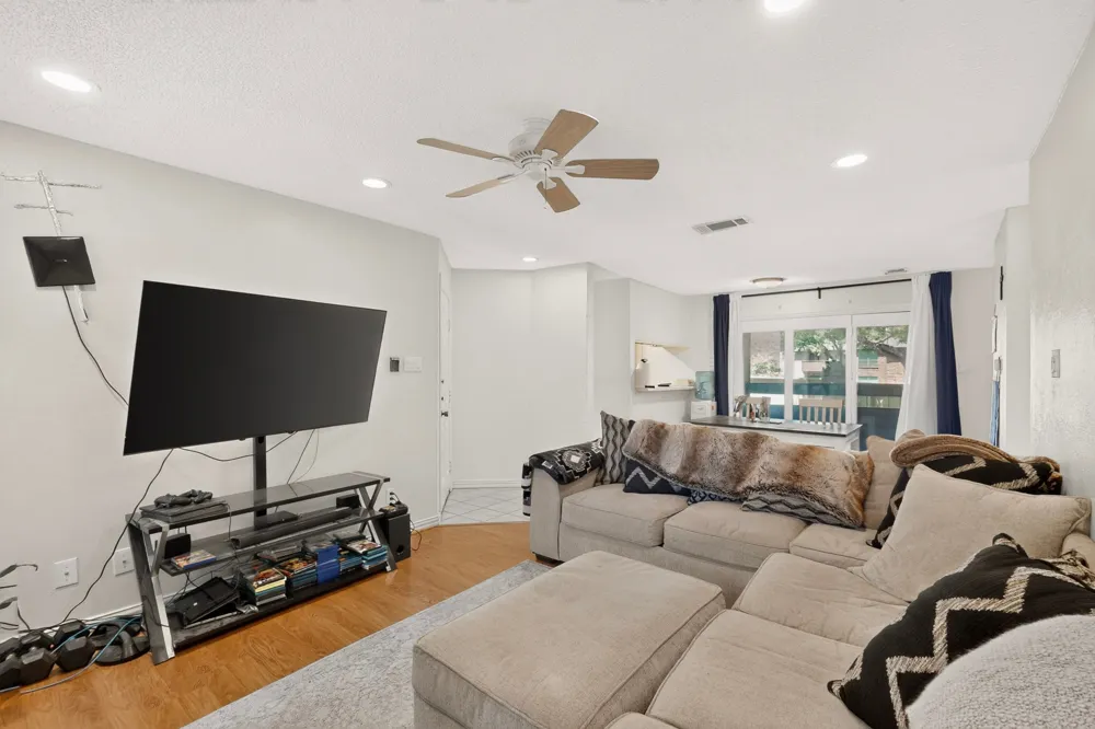 1909 Chasewood Circle #112 Arlington, TX 76011