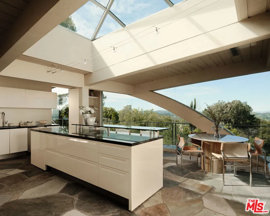 624 Cole Place Beverly Hills, CA 90210