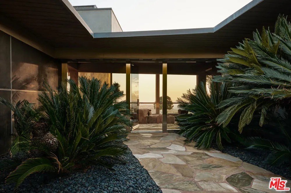 624 Cole Place Beverly Hills, CA 90210