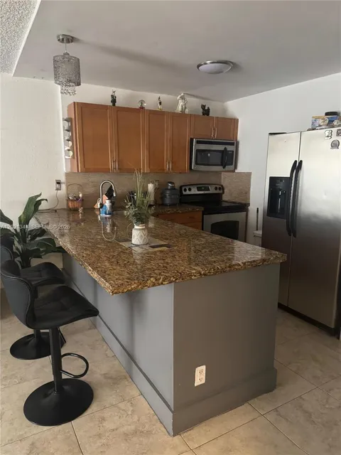 4550 NW 9th St #901E