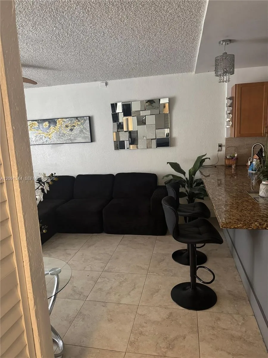 4550 NW 9th St #901E Miami, FL 33126