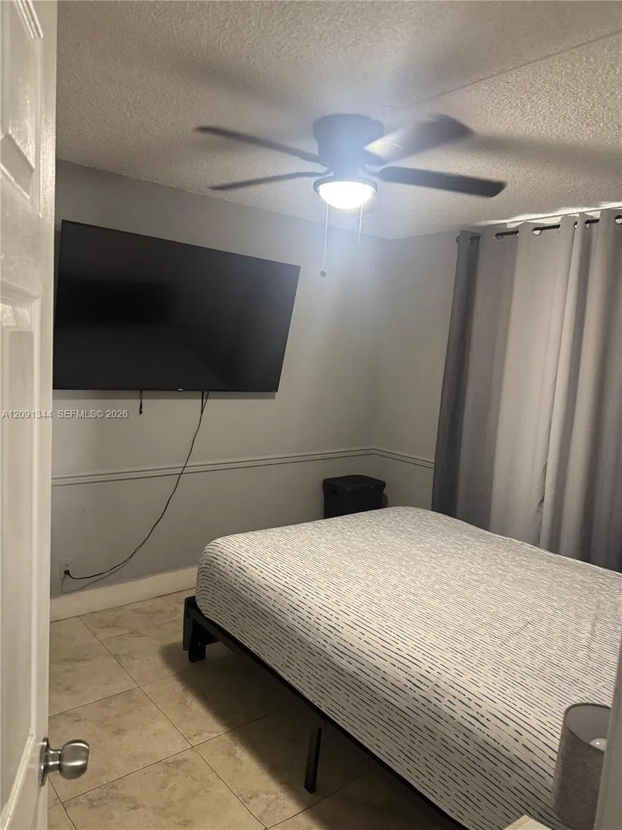4550 NW 9th St #901E Miami, FL 33126