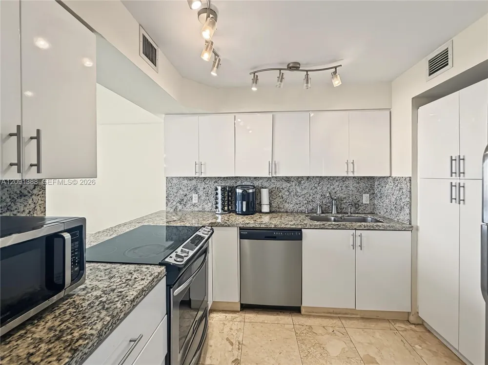 900 Bay Dr #221 Miami Beach, FL 33141
