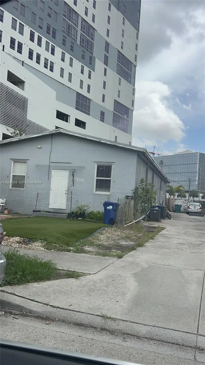 10760 SW 7th St Sweetwater, FL 33174