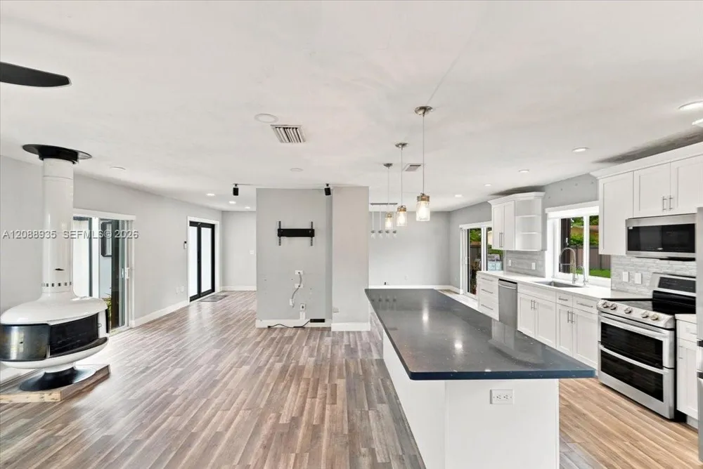 10120 SW 128th St Miami, FL 33176