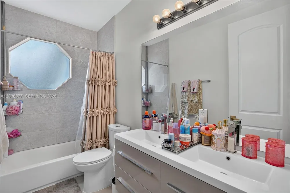 241 NE 33rd Ter Homestead, FL 33033