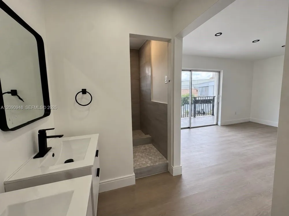 3301 nw 13th terr Miami, FL 33125