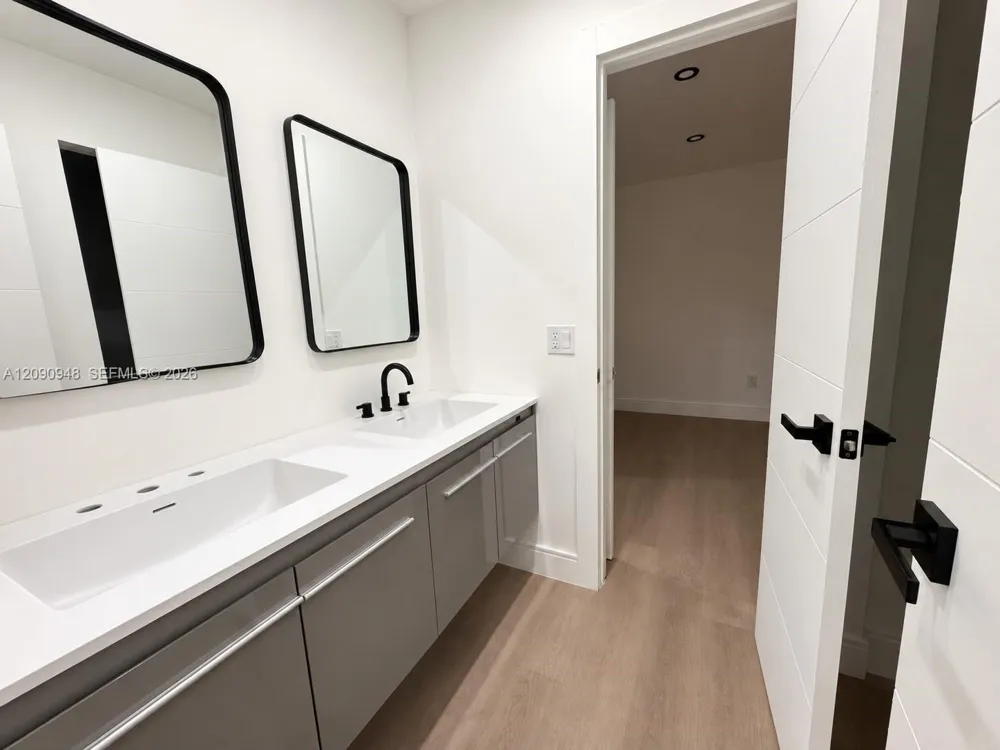 3301 nw 13th terr Miami, FL 33125