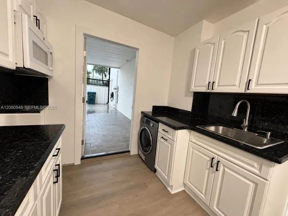 3301 nw 13th terr Miami, FL 33125