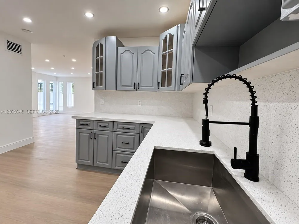 3301 nw 13th terr Miami, FL 33125