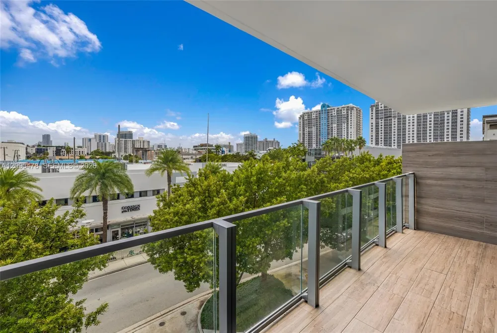 1201 20th St #414 Miami Beach, FL 33139