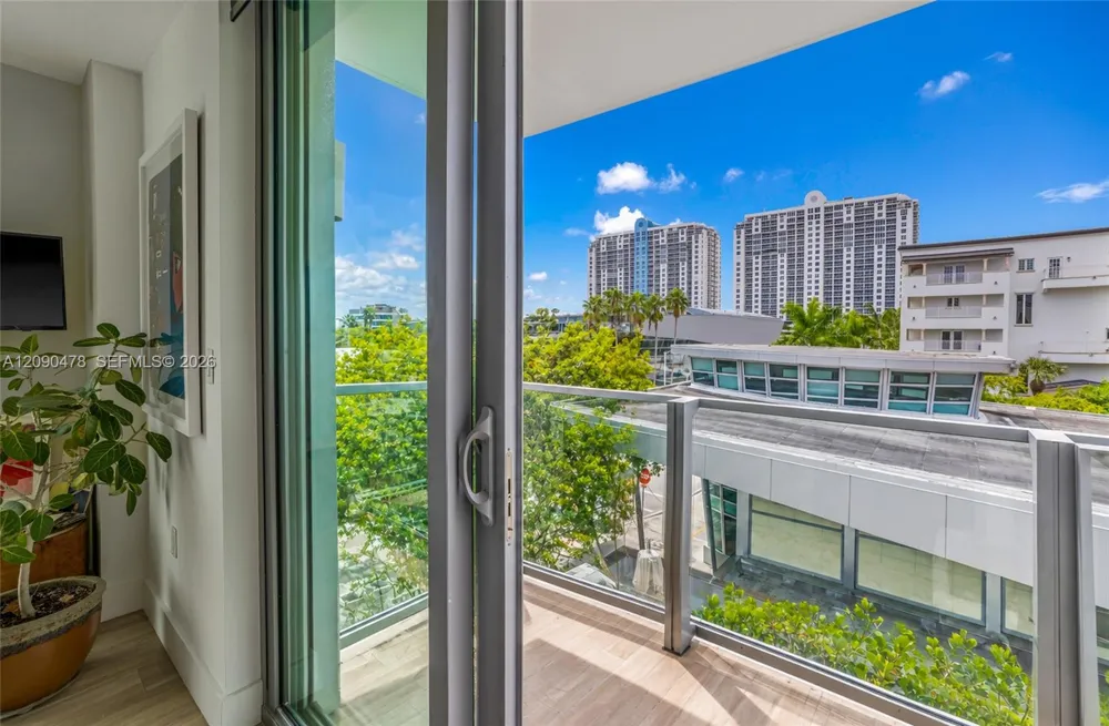 1201 20th St #414 Miami Beach, FL 33139