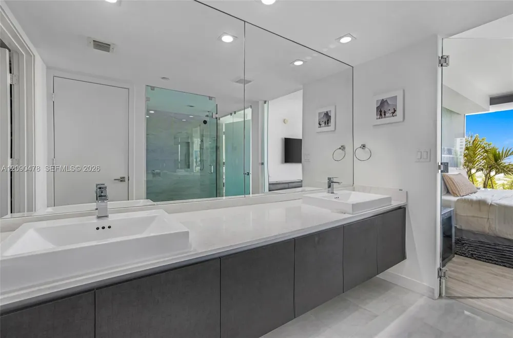 1201 20th St #414 Miami Beach, FL 33139