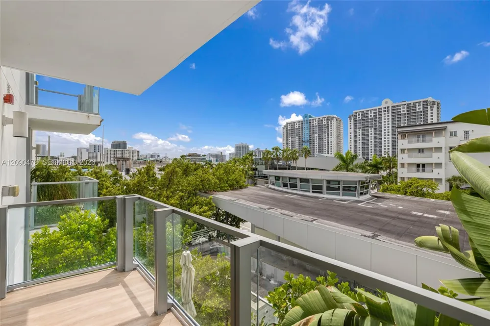 1201 20th St #414 Miami Beach, FL 33139