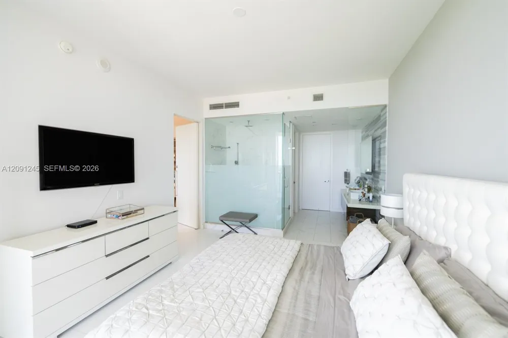 1100 Biscayne Blvd #3302 Miami, FL 33132