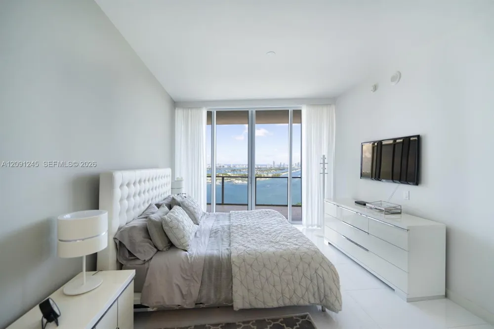 1100 Biscayne Blvd #3302 Miami, FL 33132