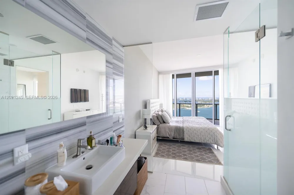 1100 Biscayne Blvd #3302 Miami, FL 33132