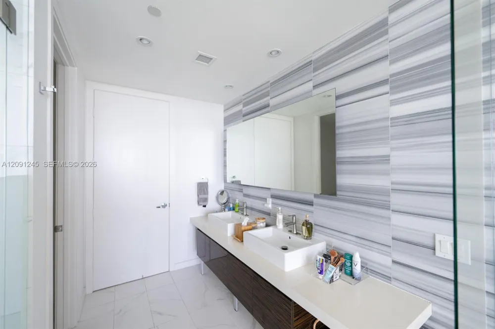 1100 Biscayne Blvd #3302 Miami, FL 33132
