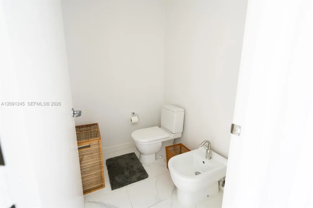 1100 Biscayne Blvd #3302 Miami, FL 33132