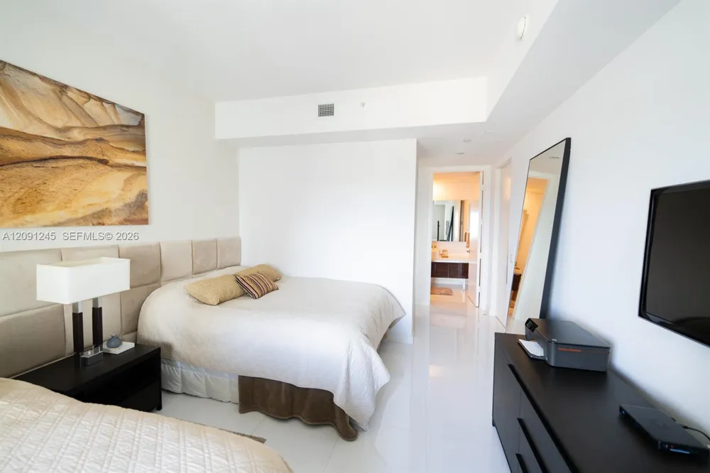 1100 Biscayne Blvd #3302 Miami, FL 33132