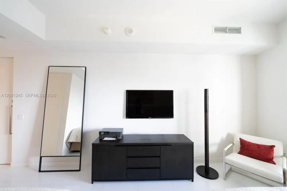 1100 Biscayne Blvd #3302 Miami, FL 33132