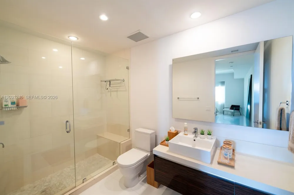 1100 Biscayne Blvd #3302 Miami, FL 33132