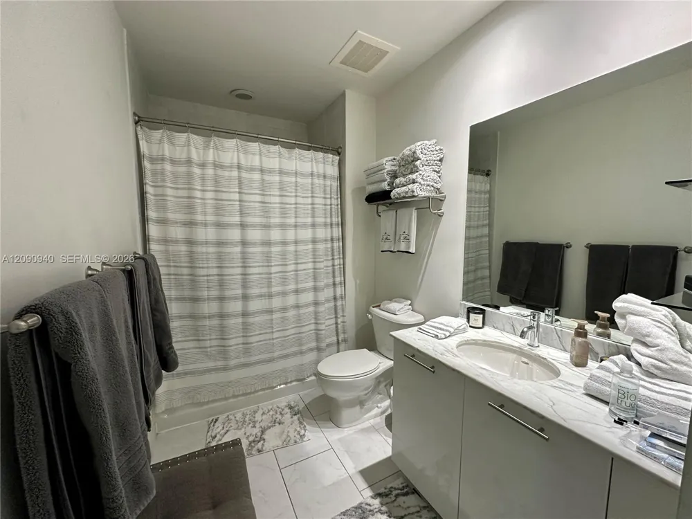 951 Brickell Ave #1009 Miami, FL 33131