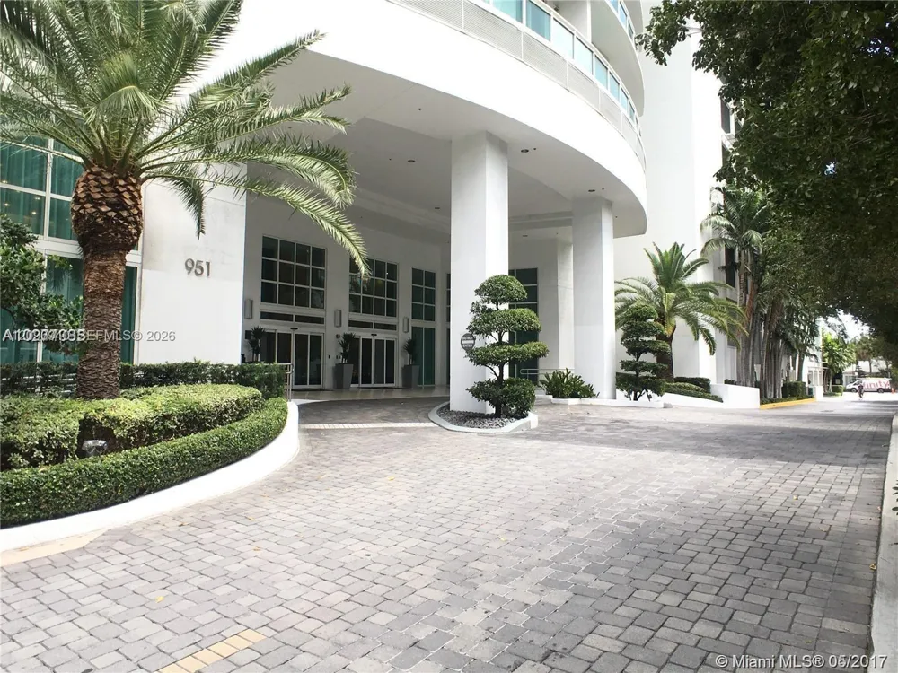 951 Brickell Ave #1009 Miami, FL 33131
