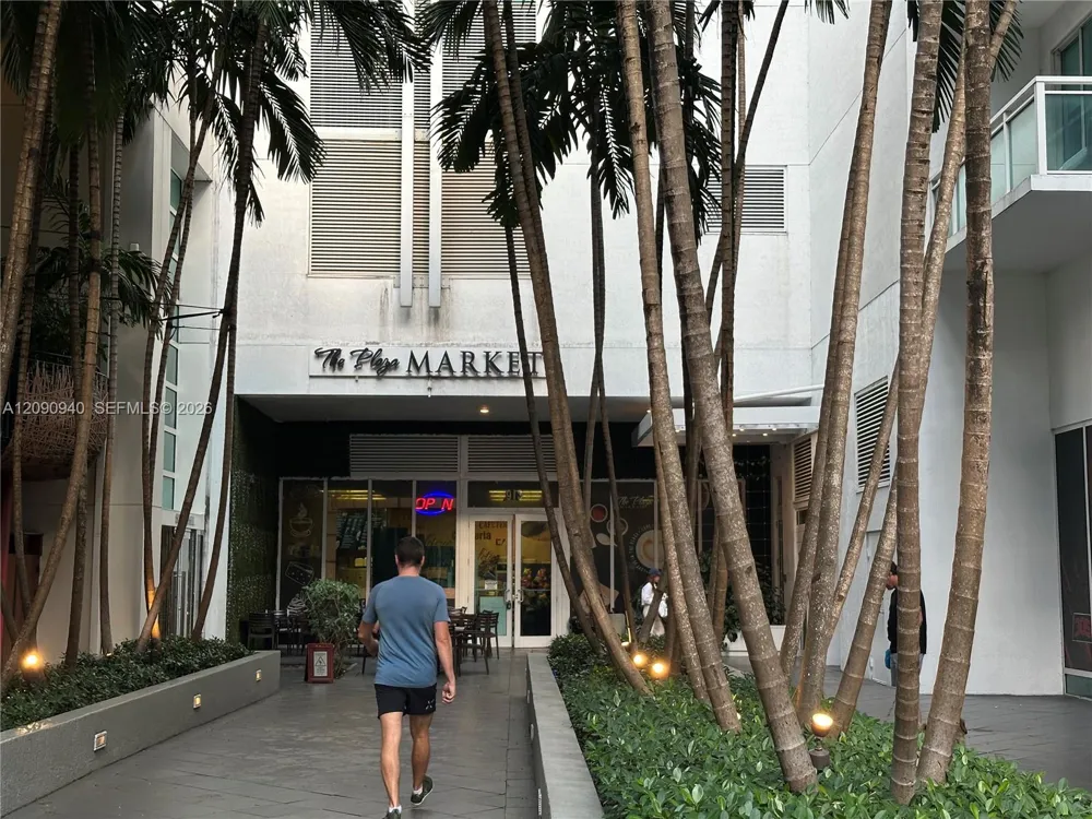 951 Brickell Ave #1009 Miami, FL 33131