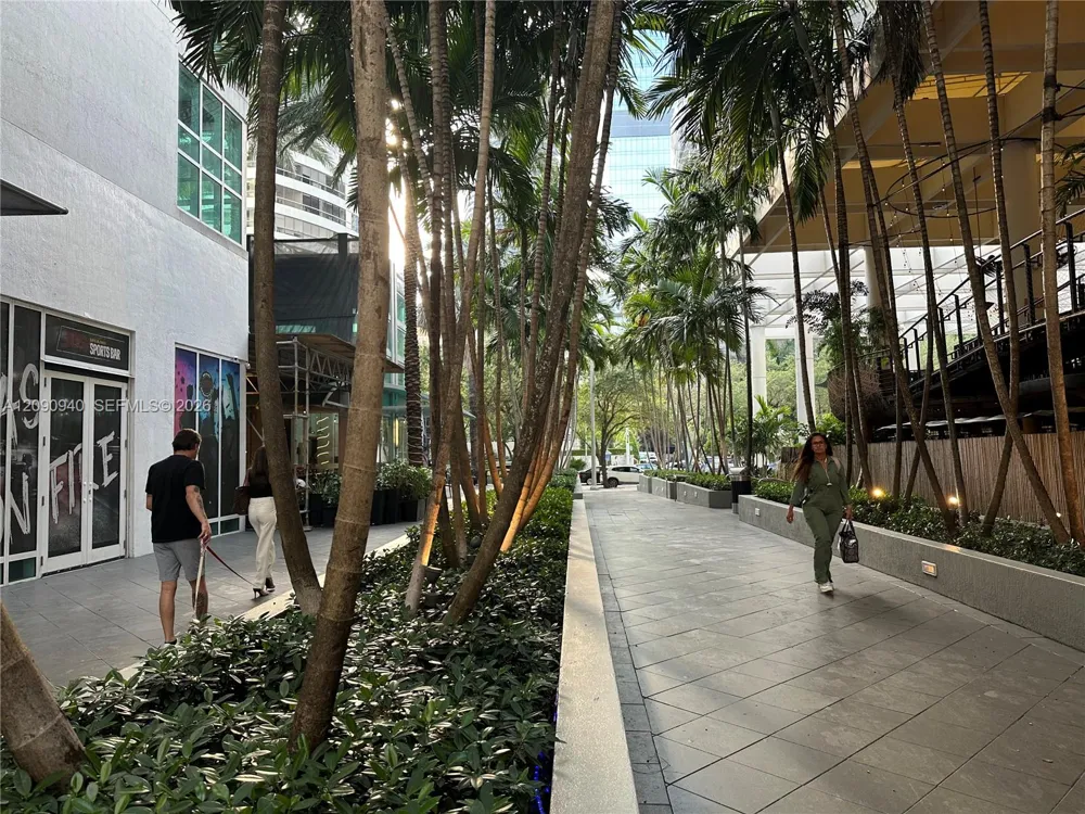 951 Brickell Ave #1009 Miami, FL 33131