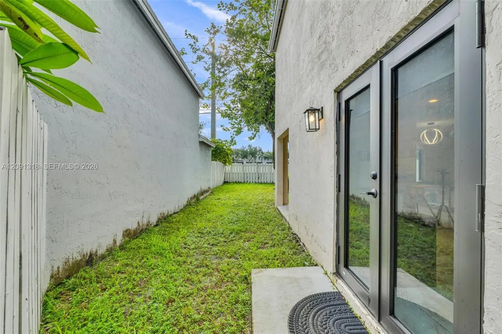 2836 W River Run Cir W Miramar, FL 33025