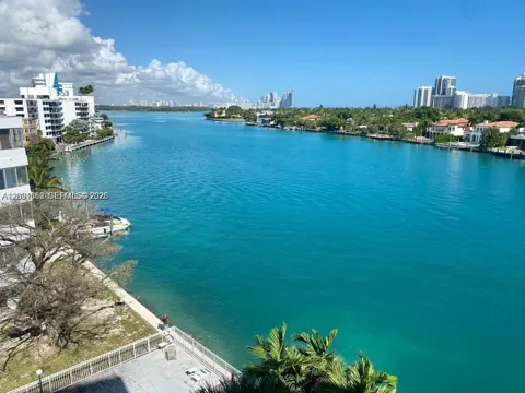 9821 E Bay Harbor Dr #703