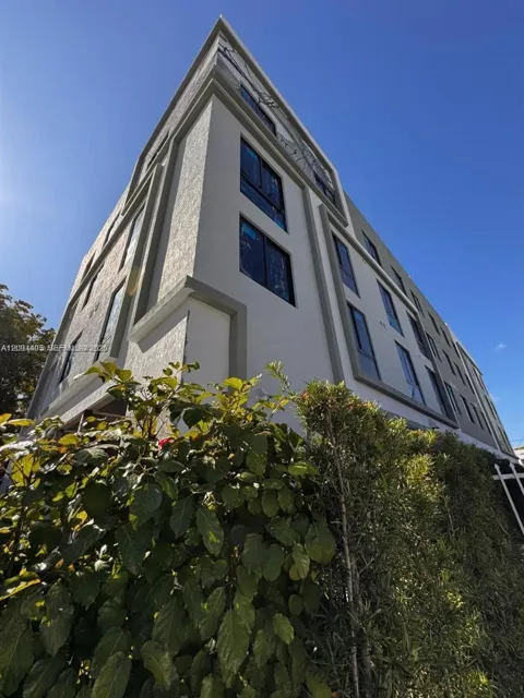 3422 NW 5th Ave #405