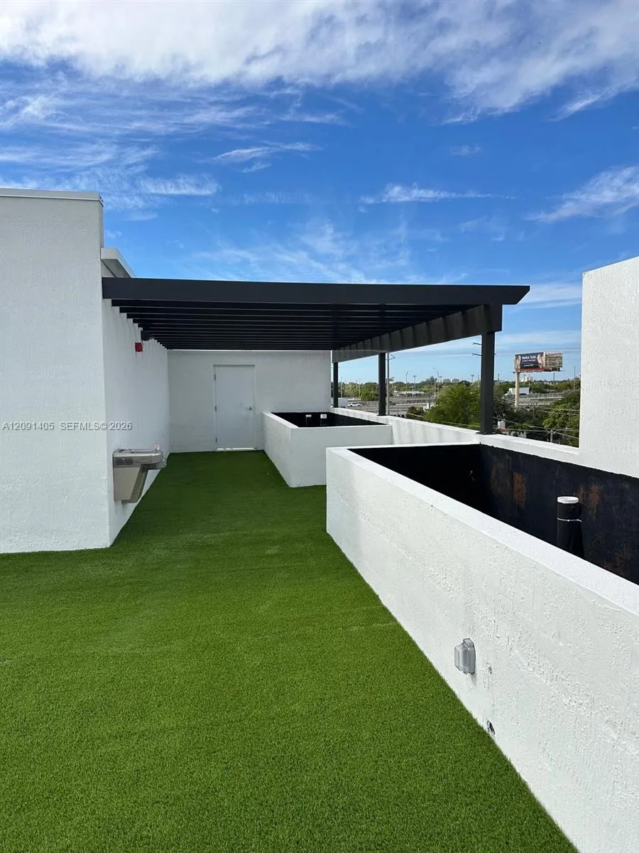 3422 NW 5th Ave #405 Miami, FL 33127