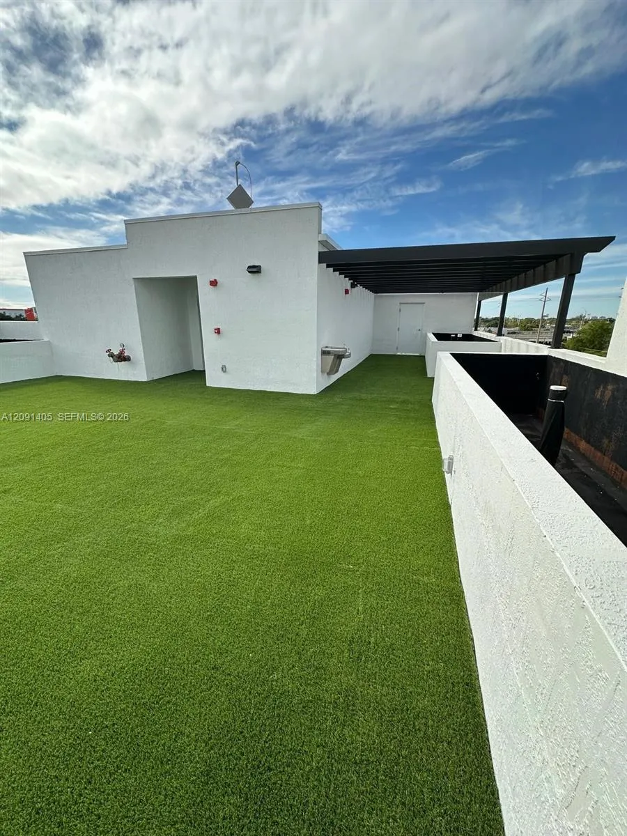 3422 NW 5th Ave #405 Miami, FL 33127