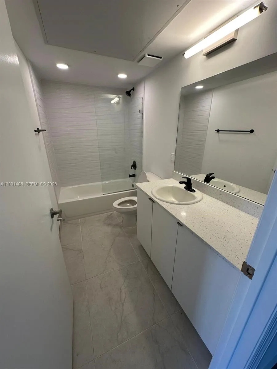 3422 NW 5th Ave #405 Miami, FL 33127