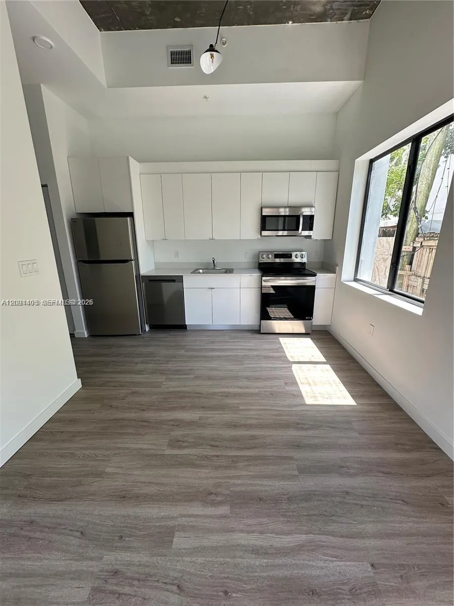 3422 NW 5th Ave #405 Miami, FL 33127