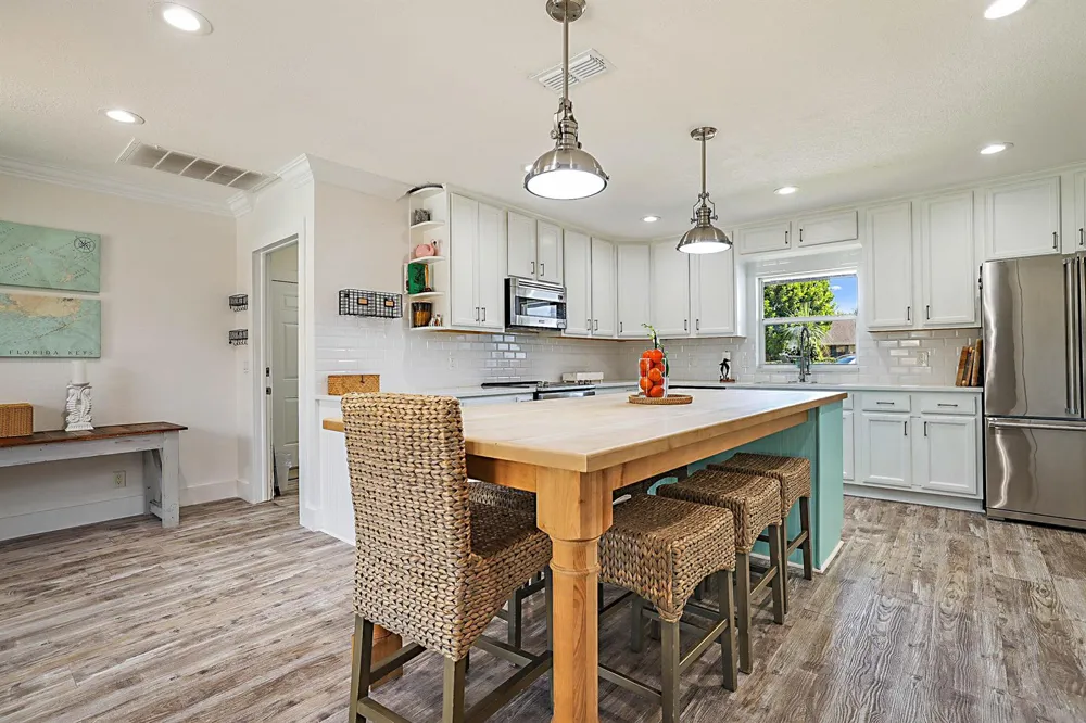 71 FAIRVIEW W Tequesta, FL 33469