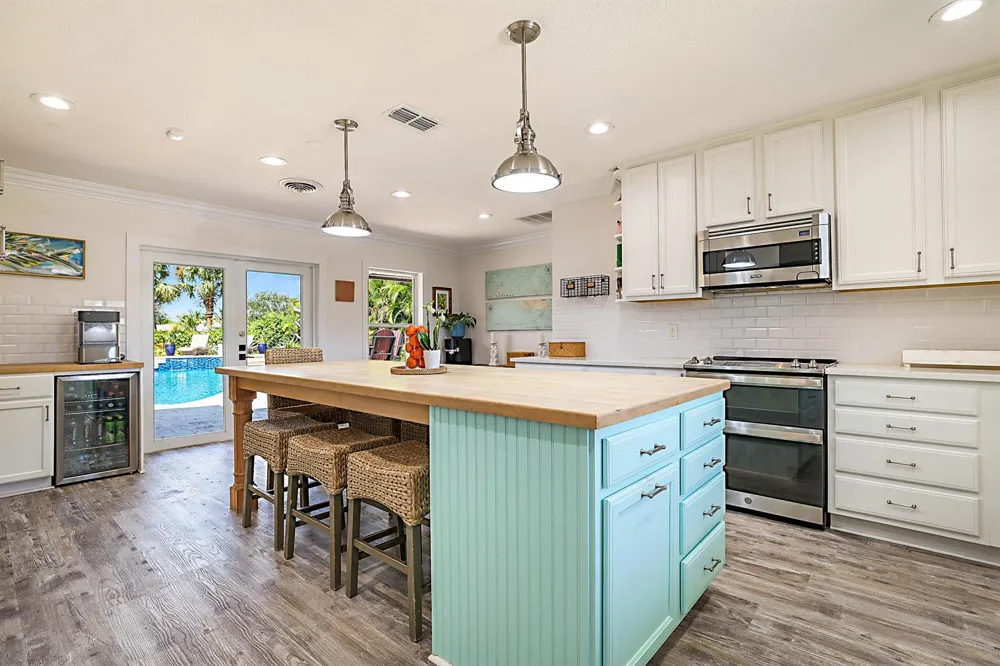 71 FAIRVIEW W Tequesta, FL 33469