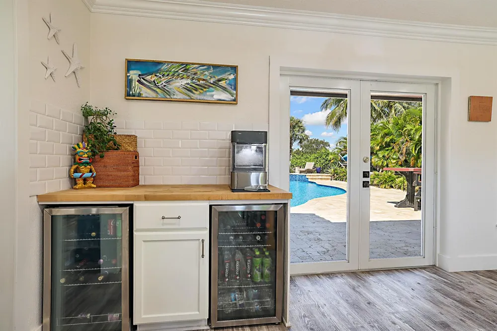 71 FAIRVIEW W Tequesta, FL 33469