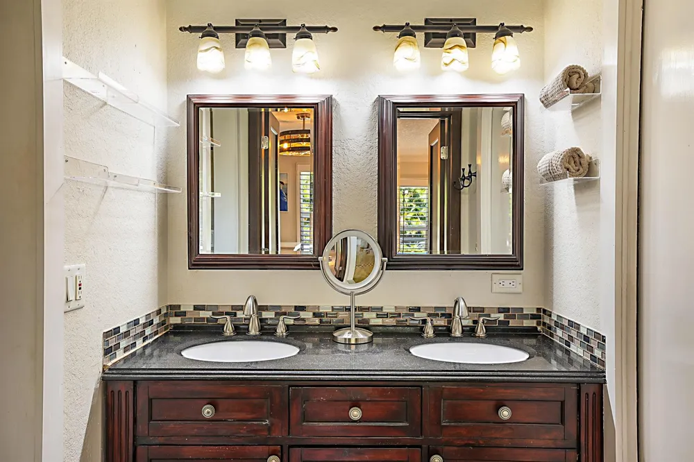 71 FAIRVIEW W Tequesta, FL 33469