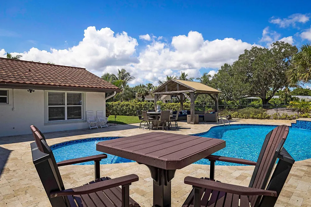 71 FAIRVIEW W Tequesta, FL 33469