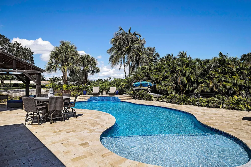 71 FAIRVIEW W Tequesta, FL 33469