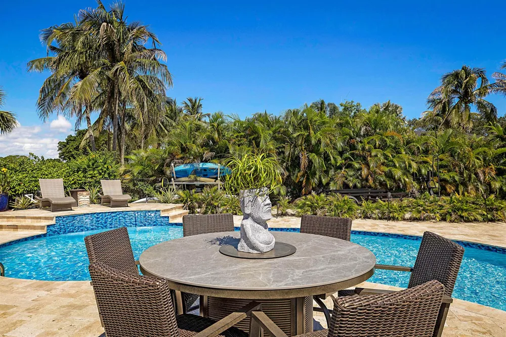 71 FAIRVIEW W Tequesta, FL 33469