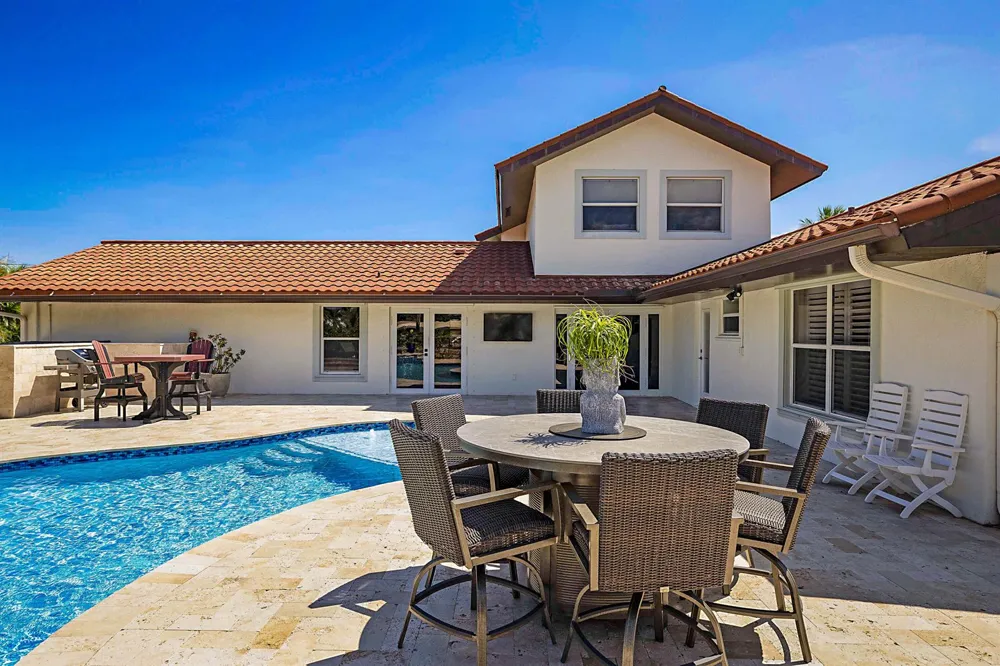 71 FAIRVIEW W Tequesta, FL 33469