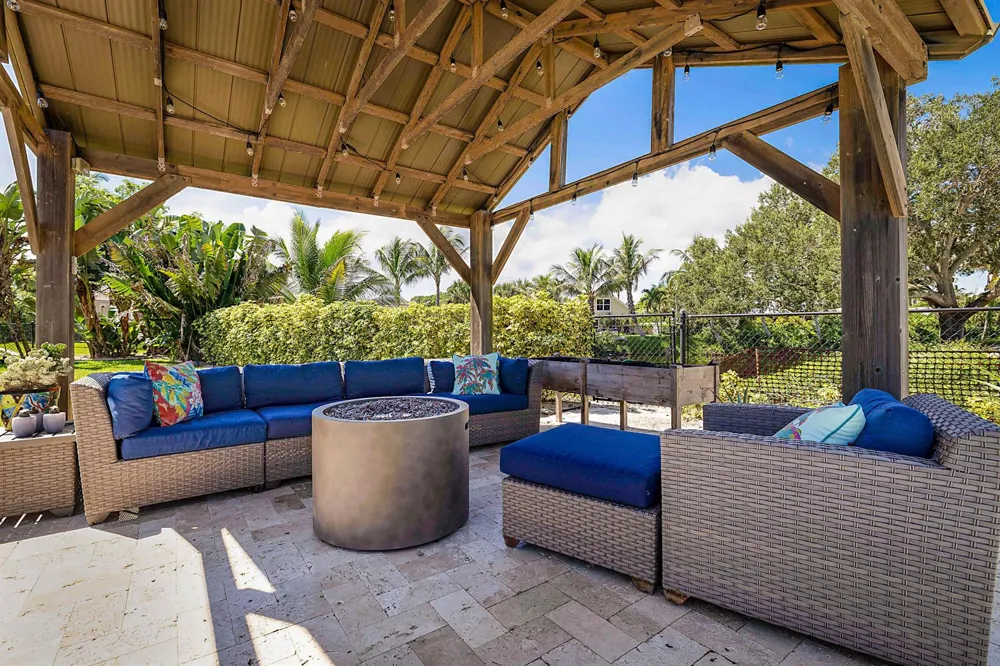 71 FAIRVIEW W Tequesta, FL 33469