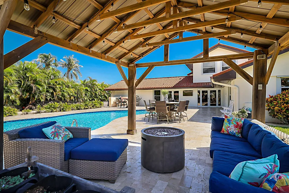 71 FAIRVIEW W Tequesta, FL 33469